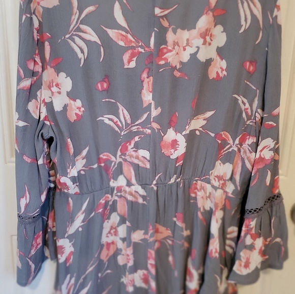 Lane Bryant Long Sleeve Gray Floral Bohemian Top - Picture 3 of 6